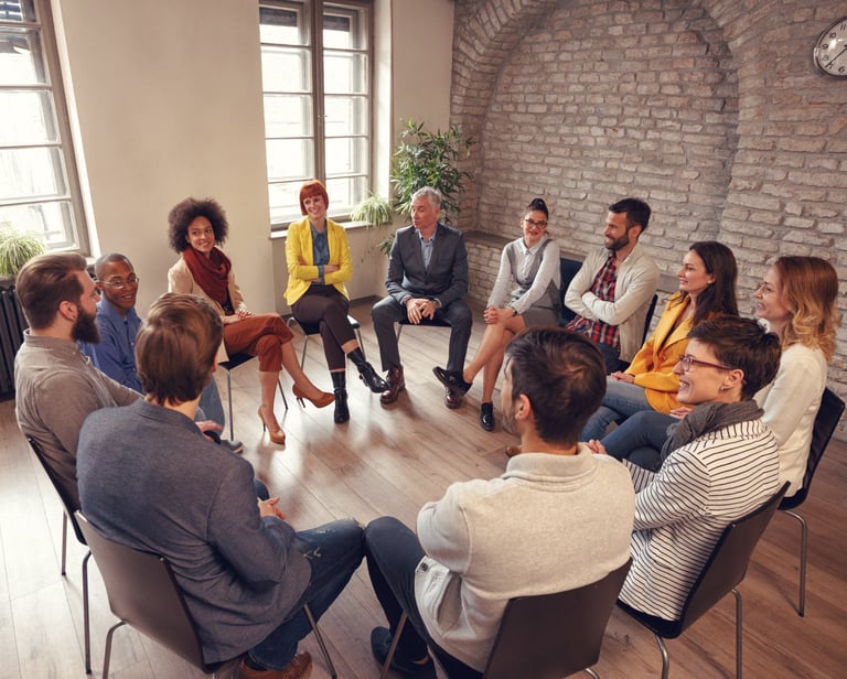 Rencontre de co-création avec les proches pour concevoir une célébration de vie personnalisée