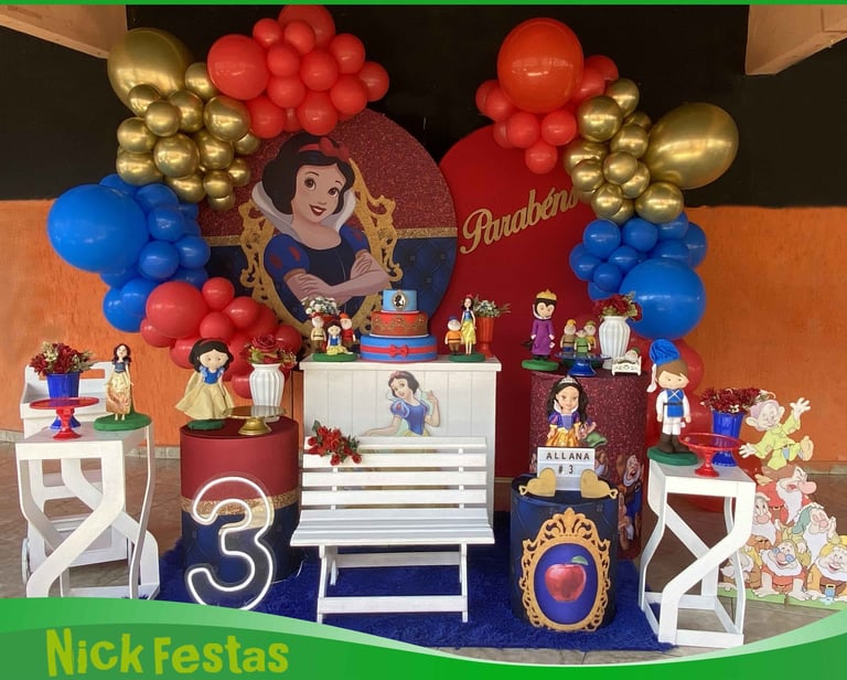 Decoração infantil Branca de Neve com balões vermelho e azul na Freguesia do Ó SP
