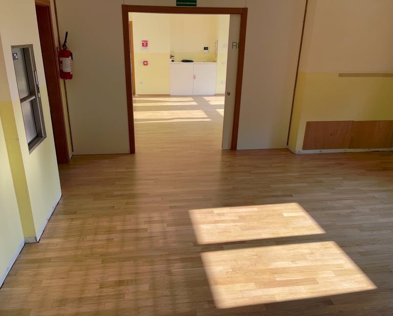 pavimento in legno appena levigato 
