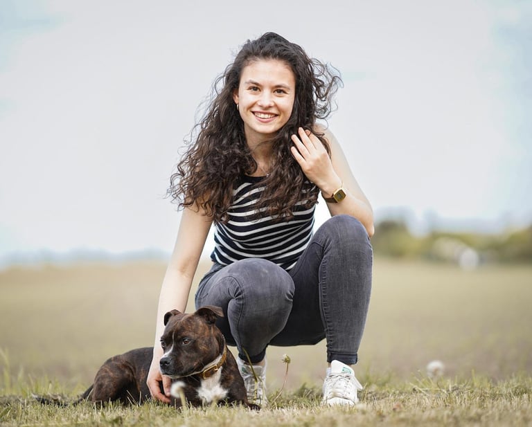 Nella, Hundetrainerin der Hunscheschule Resistancedog aus Braunschweig mit ihrem Hund