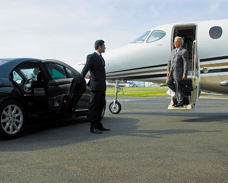 driver is greeting its passgener as they coming out of the plane in cmh airport