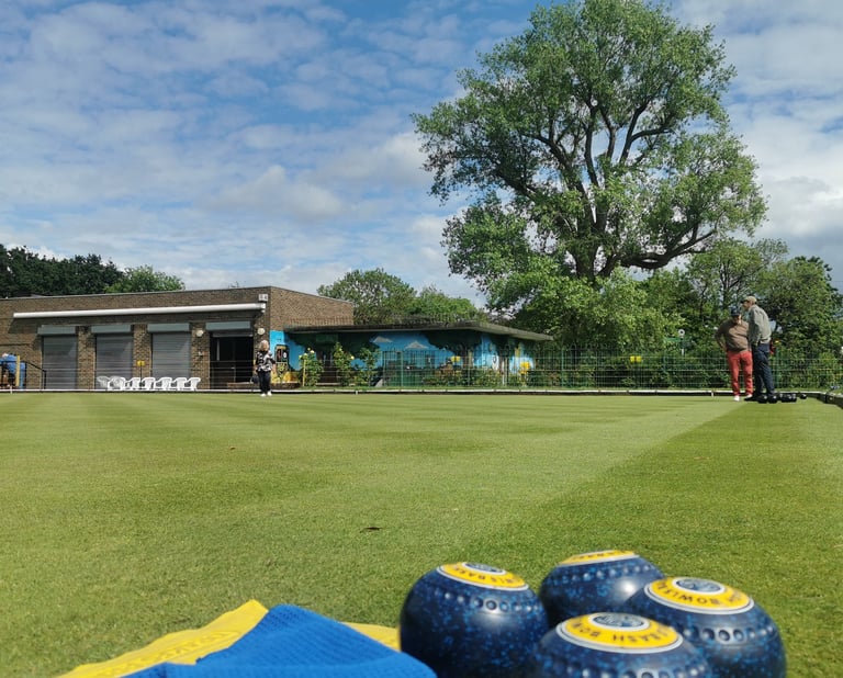 Penge Sun and Green grass Alexandra Recreation Ground West Beck Bowls Club