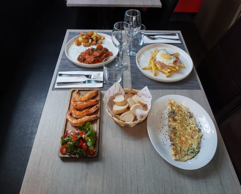 a fuul table with food in the restaurant of Yannis&Daddy