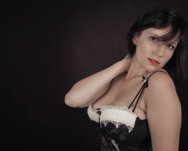 brunette model posing for Instagram content