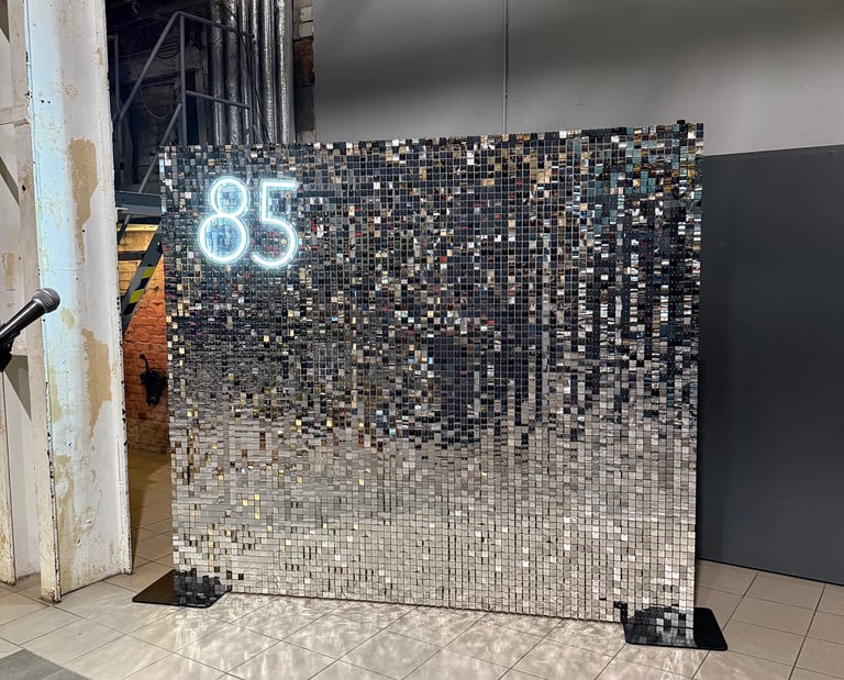 sidabrine fotosiena, foto siena, svieciantys skaiciai, stendo nuoma, foto sienele gimtadieniui