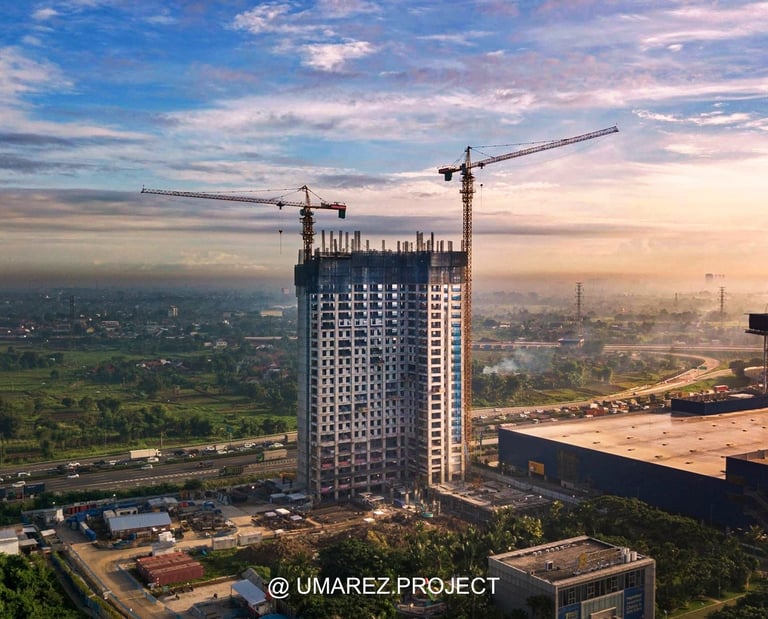 a crane is shown in this aerial view of a building