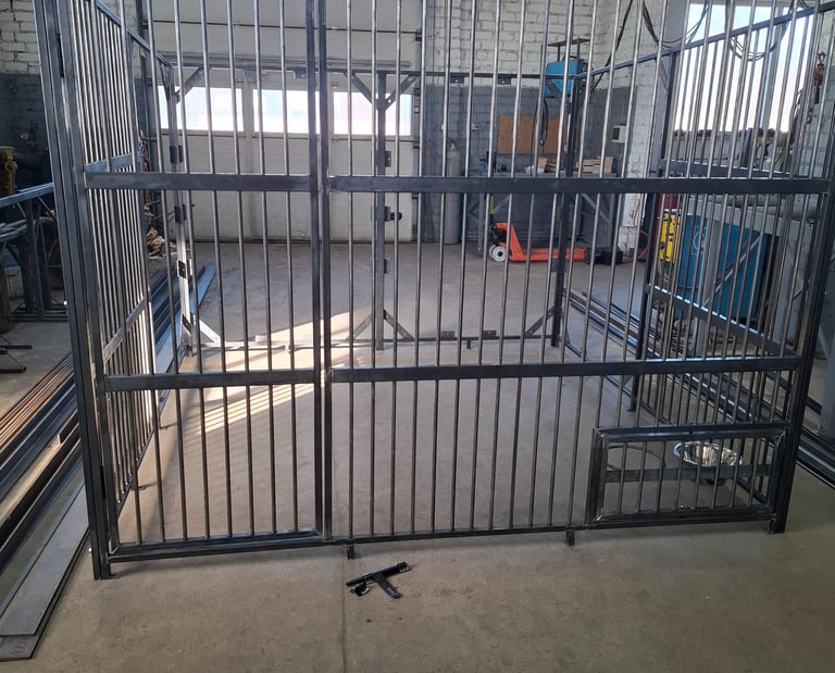 Custom heavy-duty steel cage dog kennel enclosure with integrated feeding door