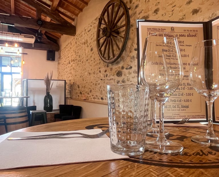 Restaurant dans l'Isère à Saint Hilaire du Rosier. Location de salle dans la Drome et l'Isère 