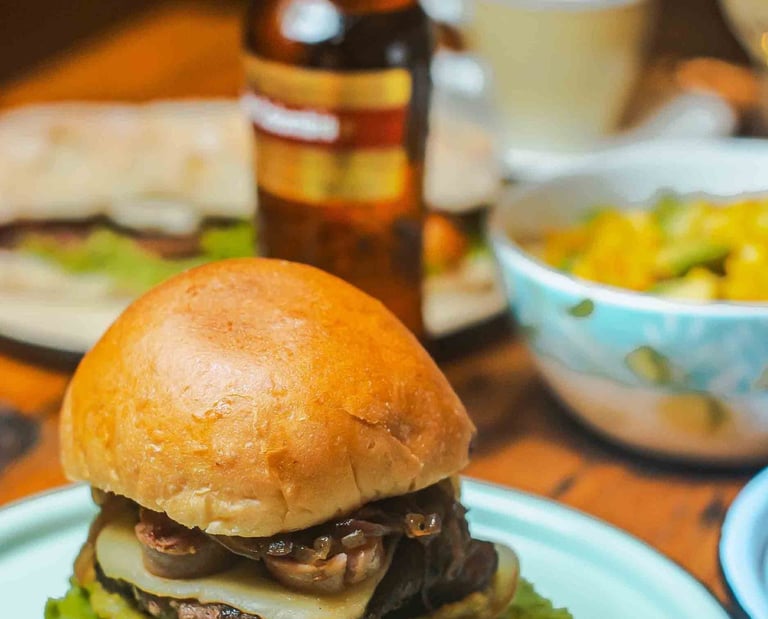 Hamburguesa Artesanal en Kabú Café Restaurante Calarcá Quindío