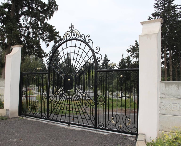 Porte du cimetière Asri à İskenderun (Turquie)