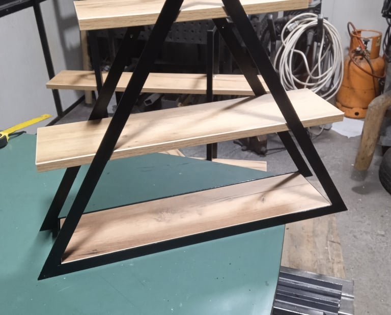 drvometal, drvo metal, nameštaj, police, stolovi, stolice, ograde, ograda, kapija