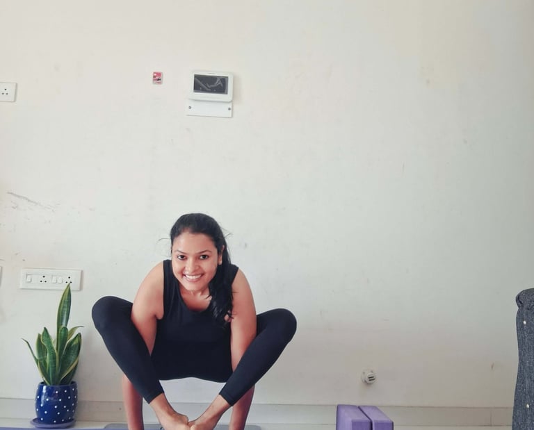 Dr Beauty teaching Yoga online