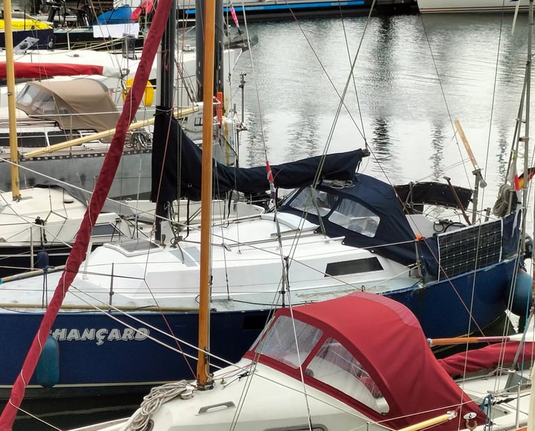 Sprayhood en huik gemaakt door Sisu Repair