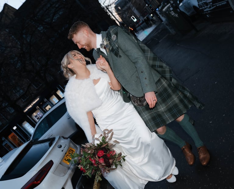 bride and groom in glasgow city center 
