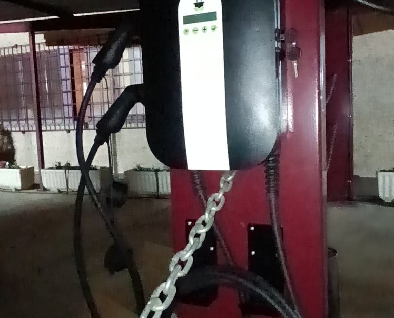 Cargador Policharger NW en marquesina