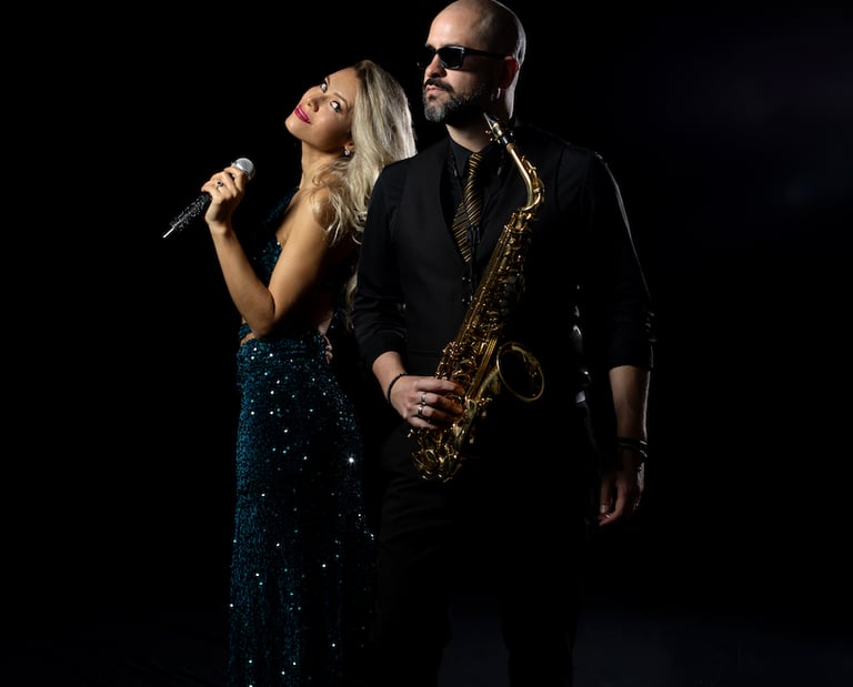 Dúo Musical: Cantante y Saxofonista