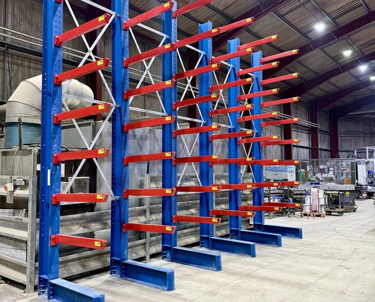 Heavy-duty cantilever racking