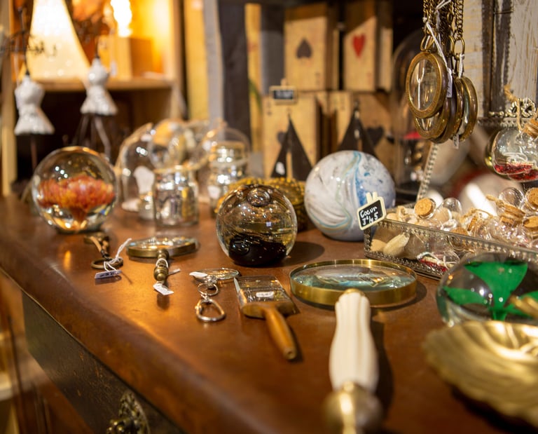 Idées cadeaux : sulfures, boules en verre, loupes...