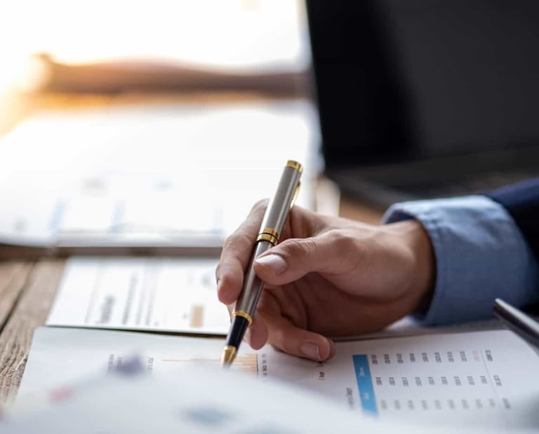 Тренр аналізує фінансові показники