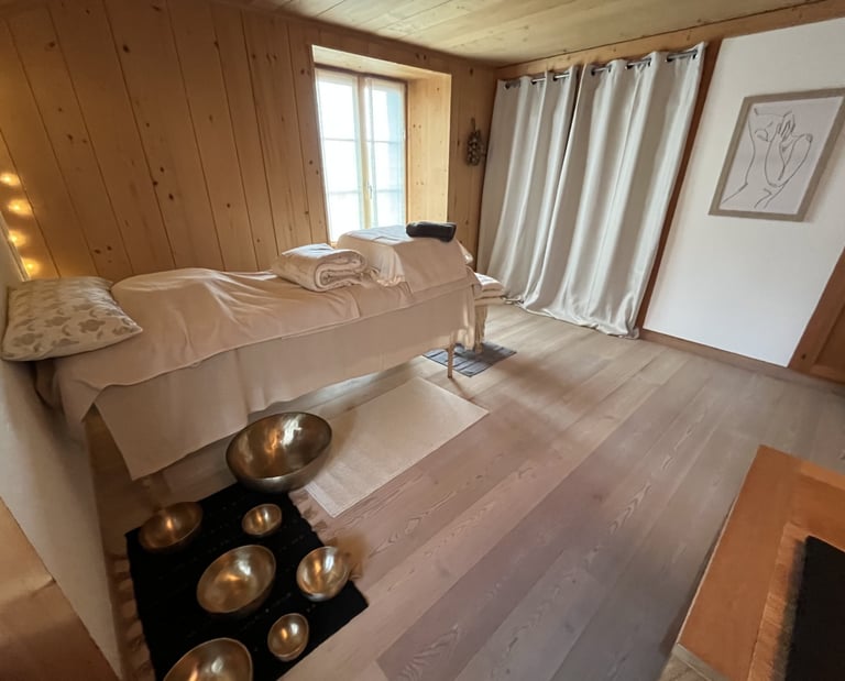 Séances de réflexologie et bols chantants. Accessible depuis Chaux-de-fonds, le Locle, Morteau