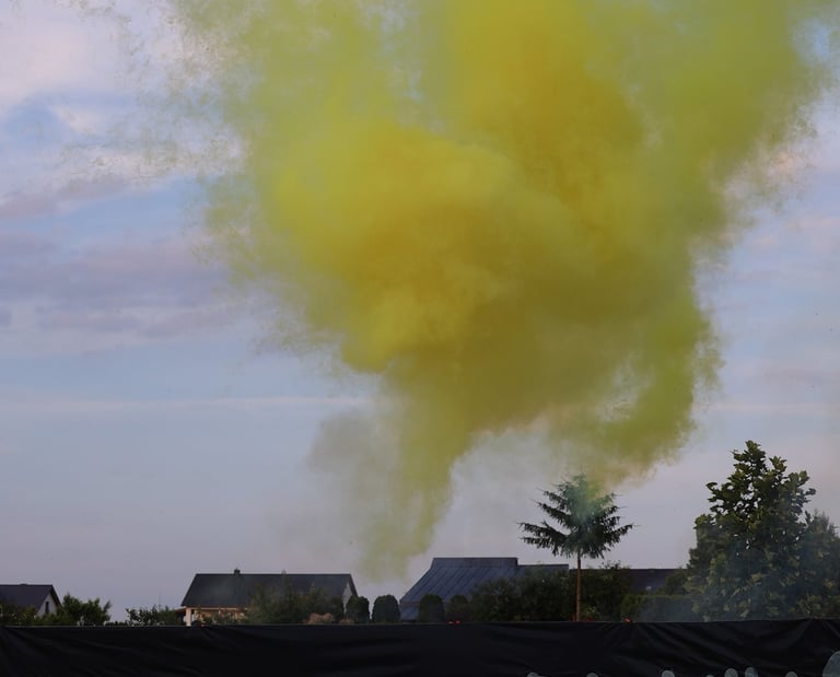 kolorowe miny dymne folia podświetlana pirotechniką festyn atrakcja eventowa