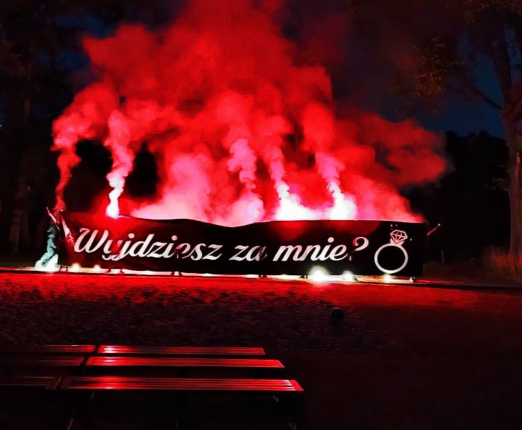 pirobaner wyjdziesz za mnie wyjątkowe zaręczyny race morskie pirotechnika