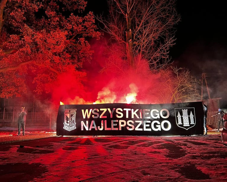 pirofolia stadionowa transparent z herbem lech poznań fc gostyń piro