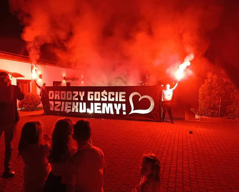 podziękowania dla gości podświetlany napis pirotechnika wesele atrakcja