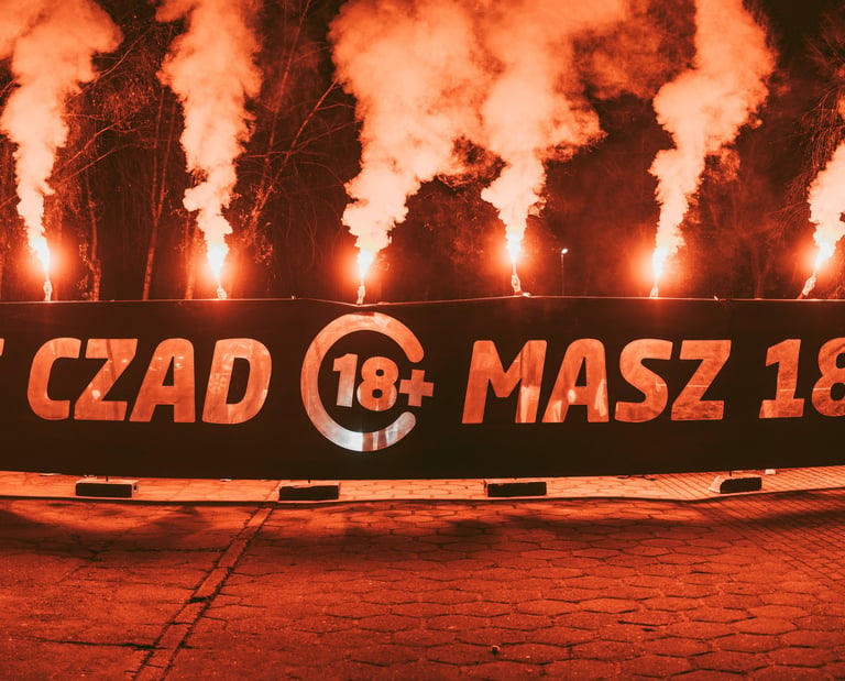 baner 18 urodziny z pirotechniką w tle