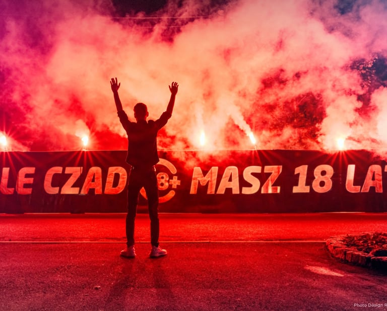 dekoracyjny baner na 18 urodziny w plenerze