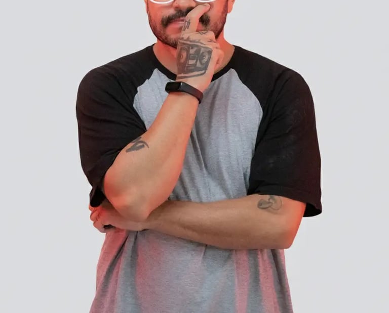 Ticko Bboy com óculos usualdance fundo branco