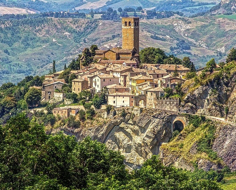 Castello di San Leo, Mura Borgo medioevale