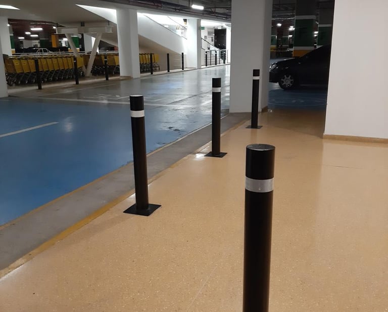 meta name="description" content="Instalamos bolardos de seguridad para parques, vías y zonas peatona