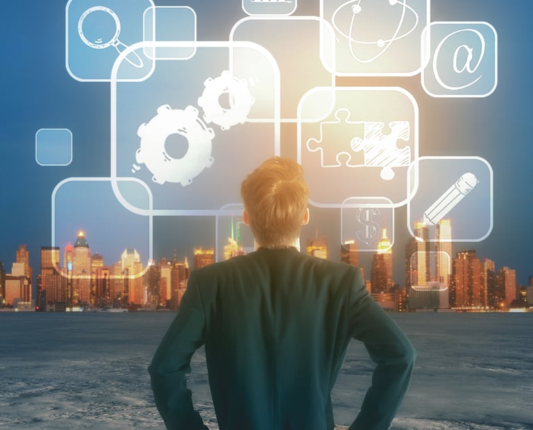 um homem olha um painel de engrenagens na frente de uma vista da cidade.