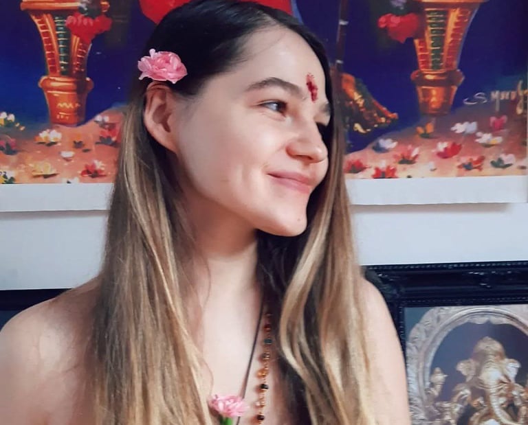 Ksenia Abrosimova in Kamakshi Petam Netherlands