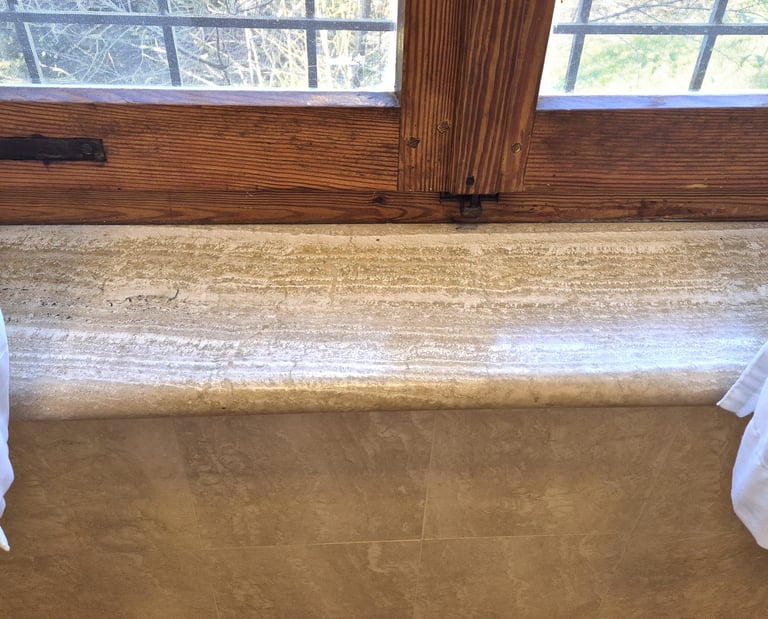 Parapet z trawertynu, luksusowy włoski kamień naturalny