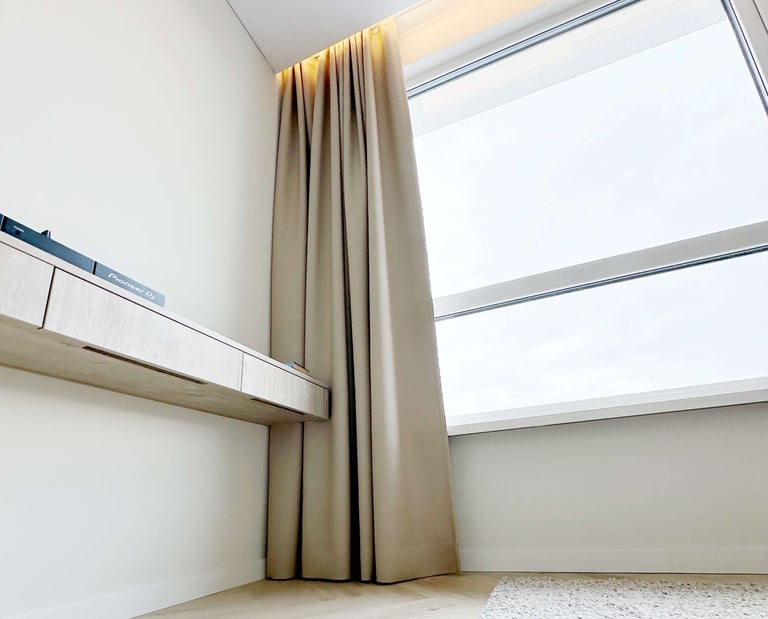 šviesios jaunatviškos užuolaidos