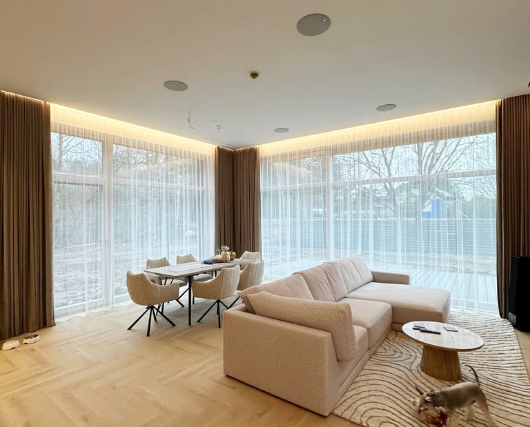 elektra valdomos užuolaidos