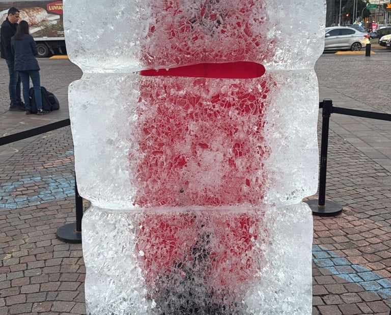escultura de hielo despues de 30 horas al aire libre