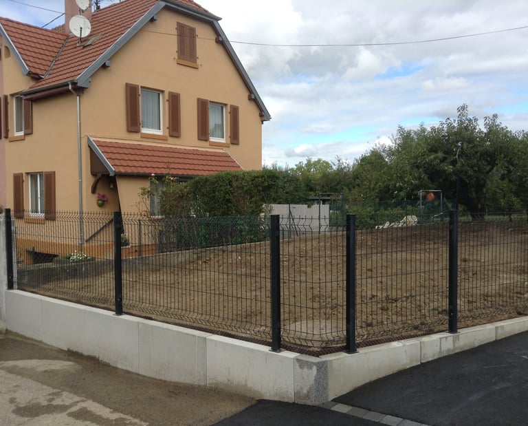 réalisation d'une clôture avec des murs de soutènement à kingersheim