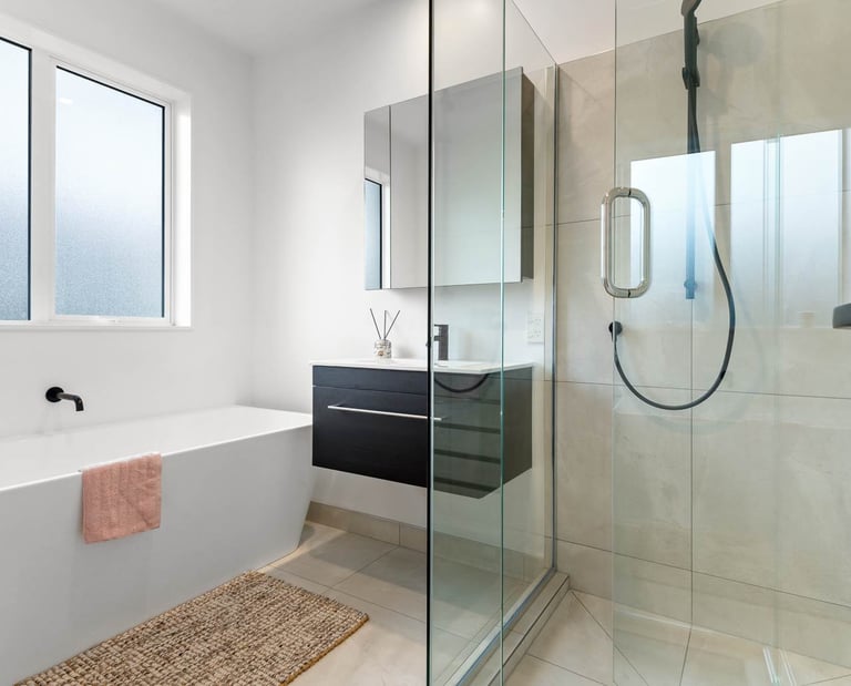 Family bathroom - Auckland new build Highend Homes