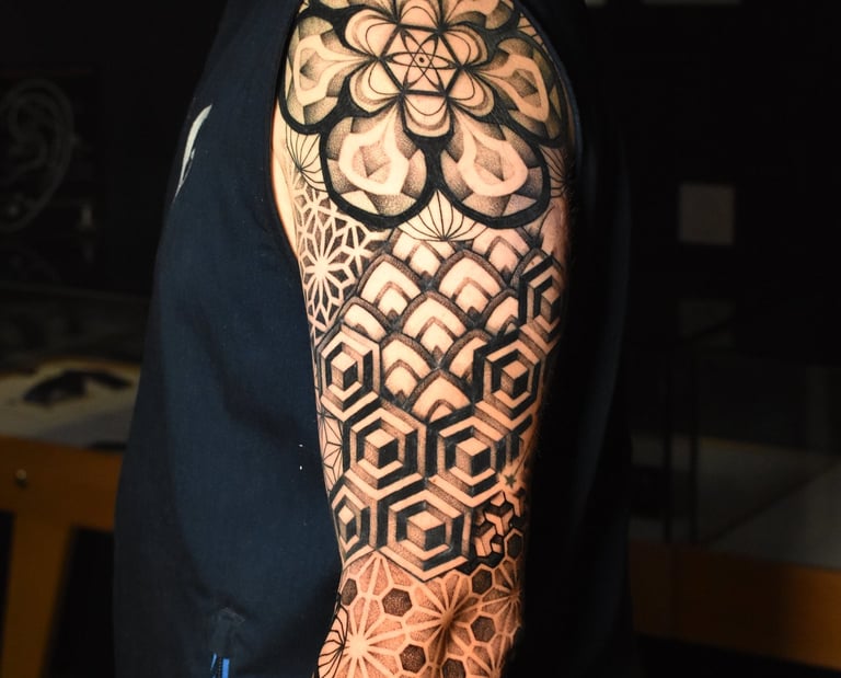 Tatouage géometrique et mandala à Big Foot Bayonne