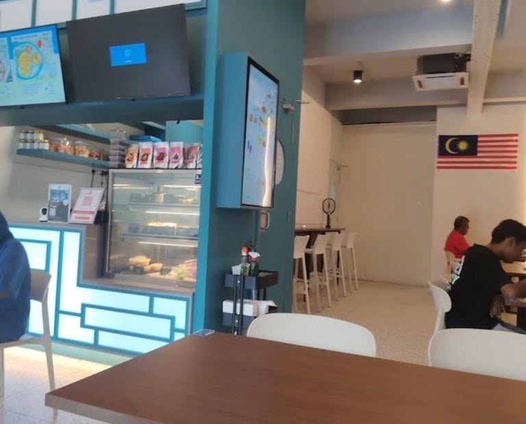 suasana kedai saujana klia