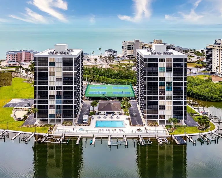 7th Heaven Vacation Rental Aerial View of Buildings