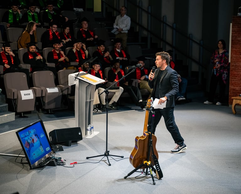 Maître de cérémonie | Énergie, aisance & impact scénique Aurélien Cailloce