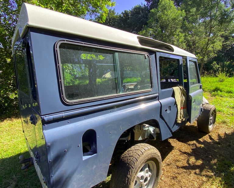 land rover defender 110 3.5l v8 5-door stationwagon