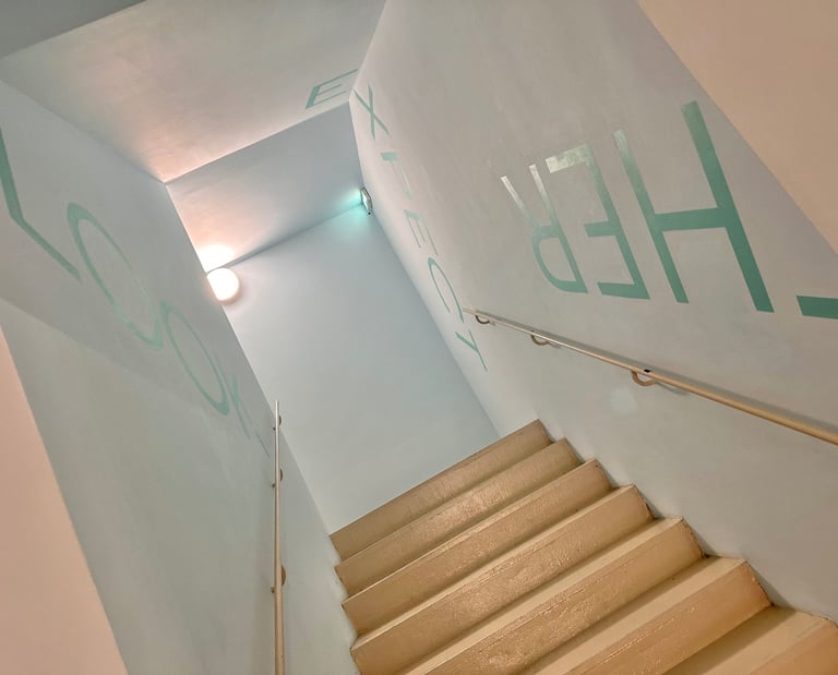 Robert Barry, Wall Piece in Staircase, 2000 Acrylic on  plaster ©16mag