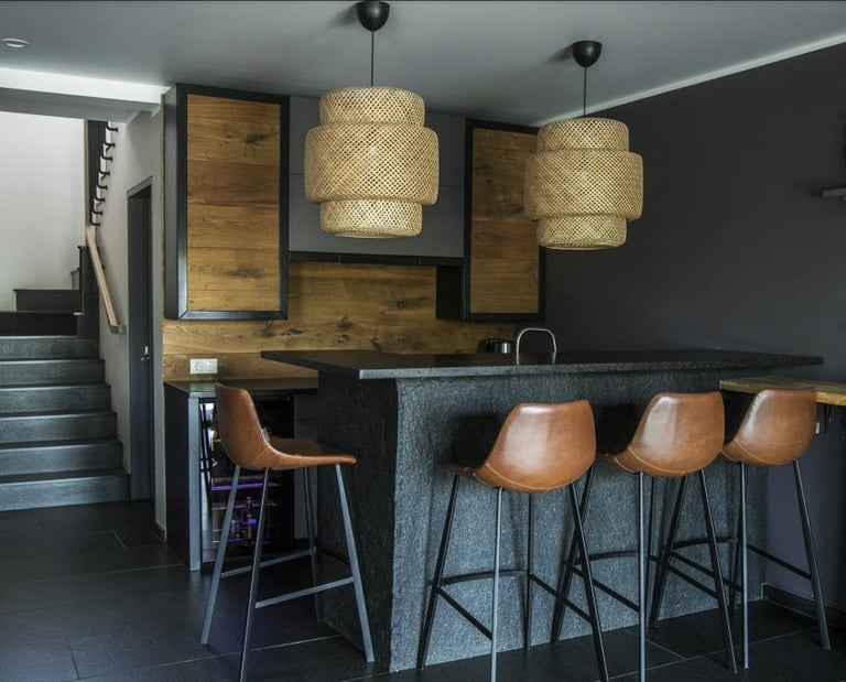 juodo granito laiptai