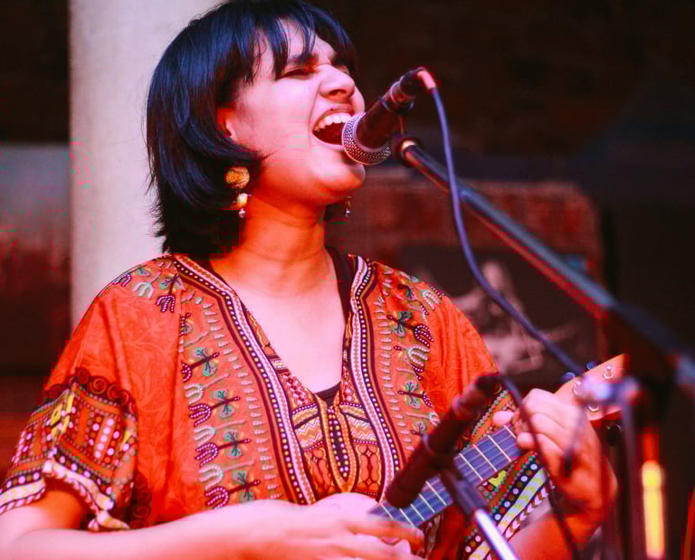 Nida Siddiqui, a singer-songwriter performs at an Orange Octopus event in 2017.