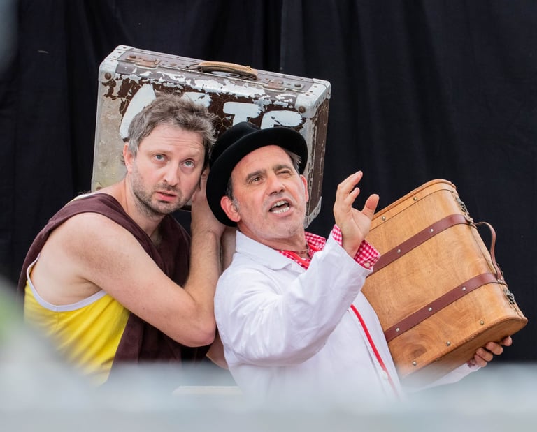 Jean-Philippe DE OLIVEIRA et Thomas Le Gloannec dans le Médecin malgré lui de Moliere.